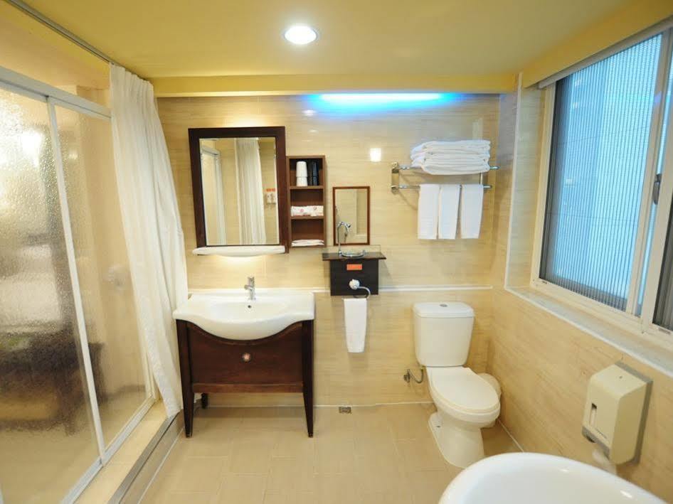 Hotel Kindness Xin Jue Jiang Kaohsiung Exterior foto