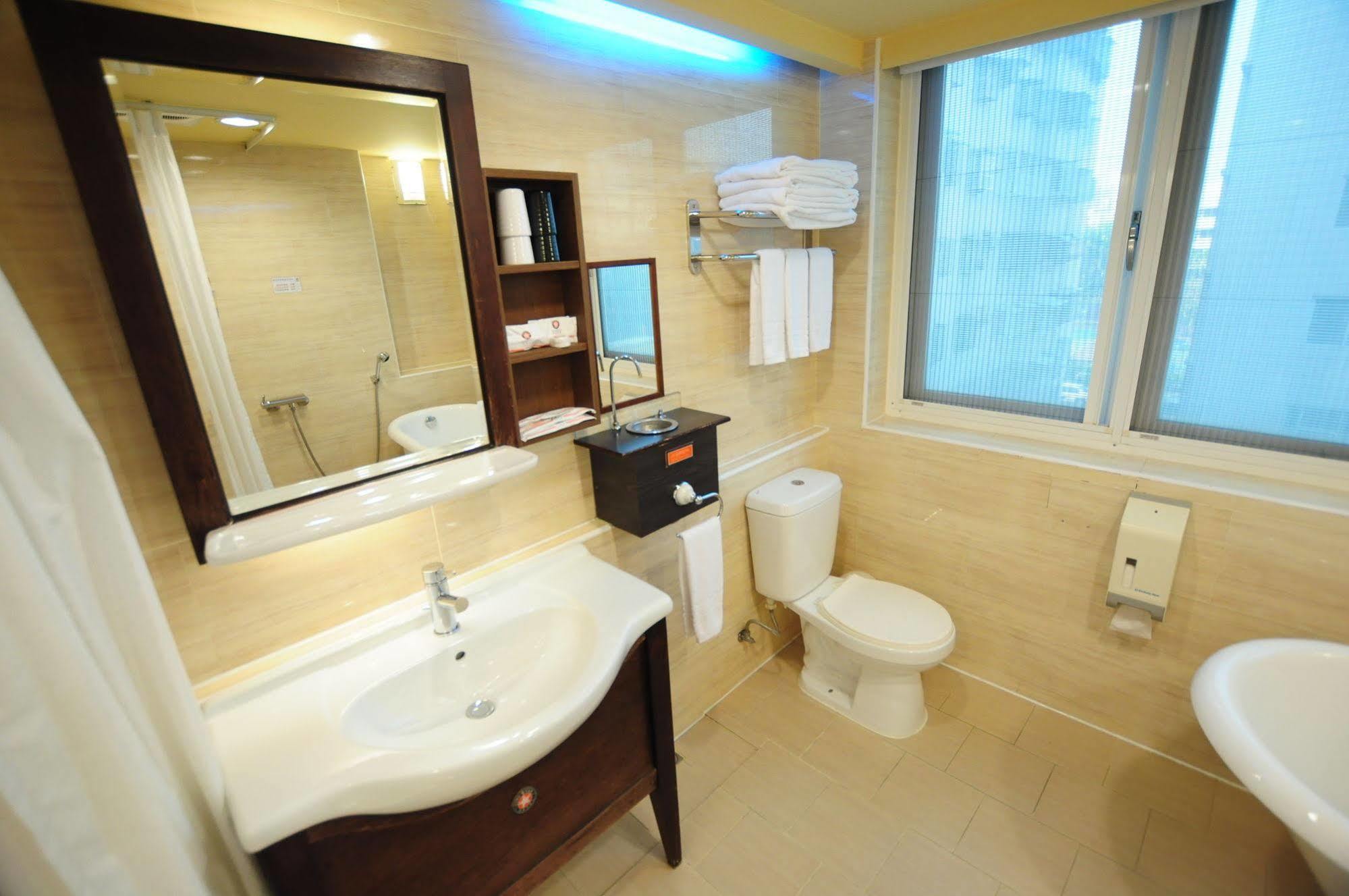 Hotel Kindness Xin Jue Jiang Kaohsiung Exterior foto