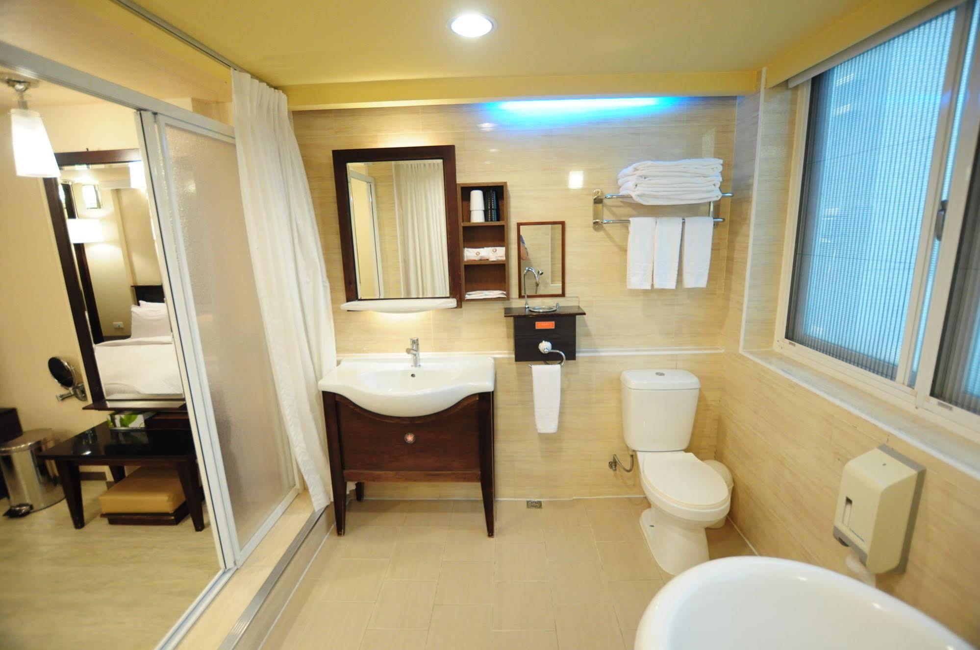 Hotel Kindness Xin Jue Jiang Kaohsiung Exterior foto