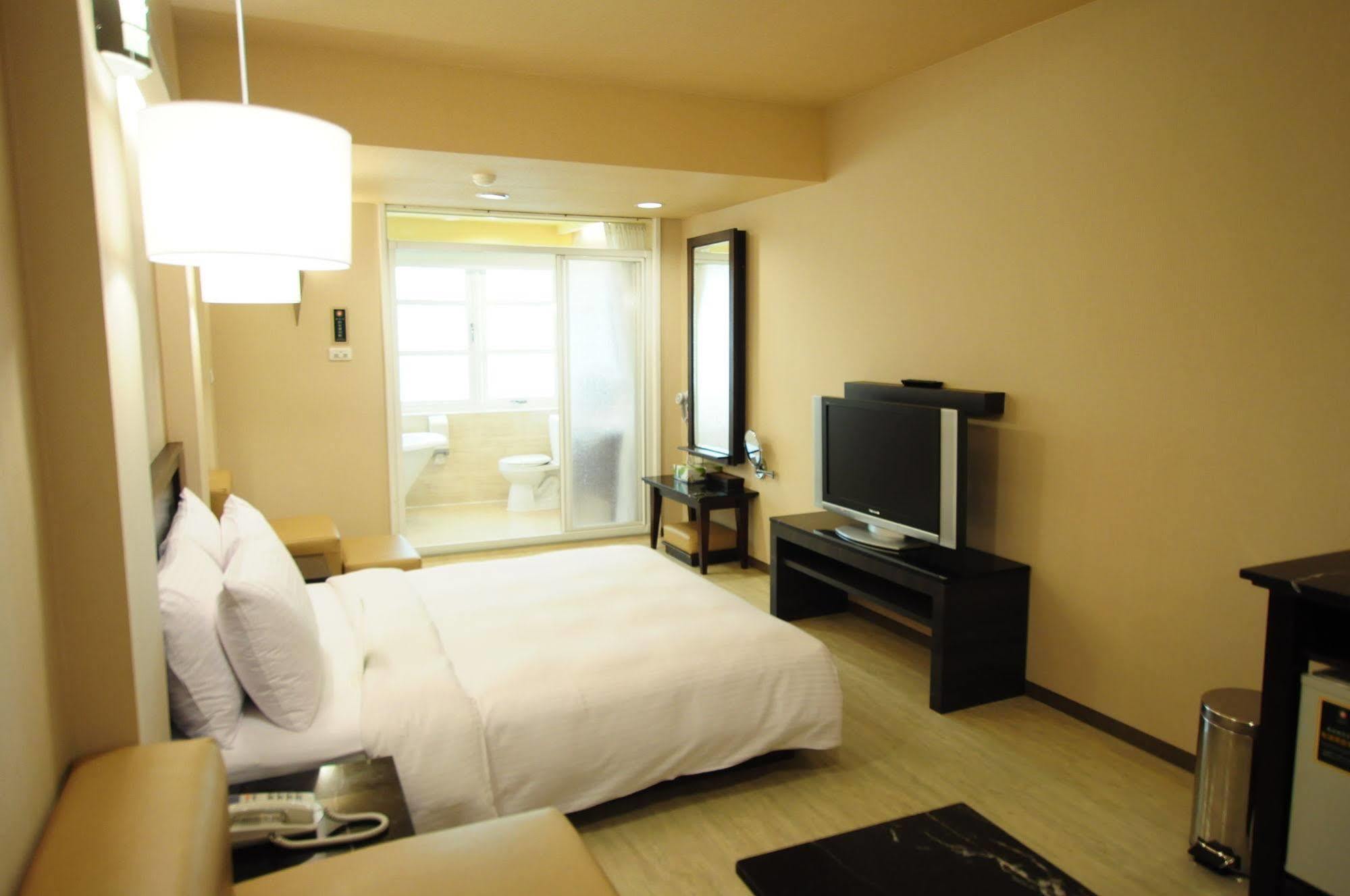 Hotel Kindness Xin Jue Jiang Kaohsiung Exterior foto