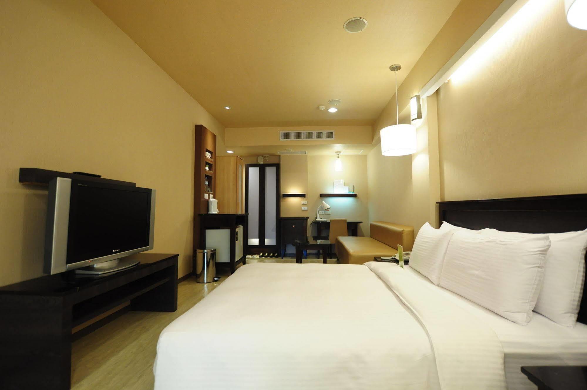 Hotel Kindness Xin Jue Jiang Kaohsiung Exterior foto