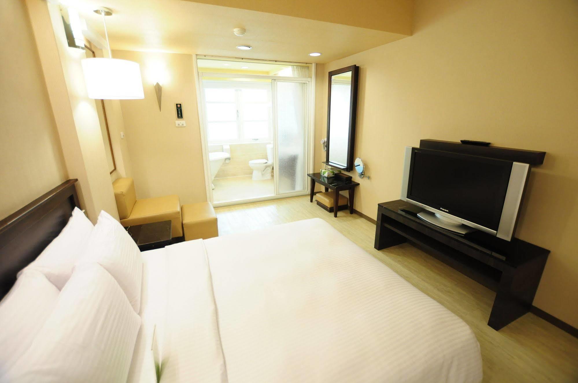 Hotel Kindness Xin Jue Jiang Kaohsiung Exterior foto