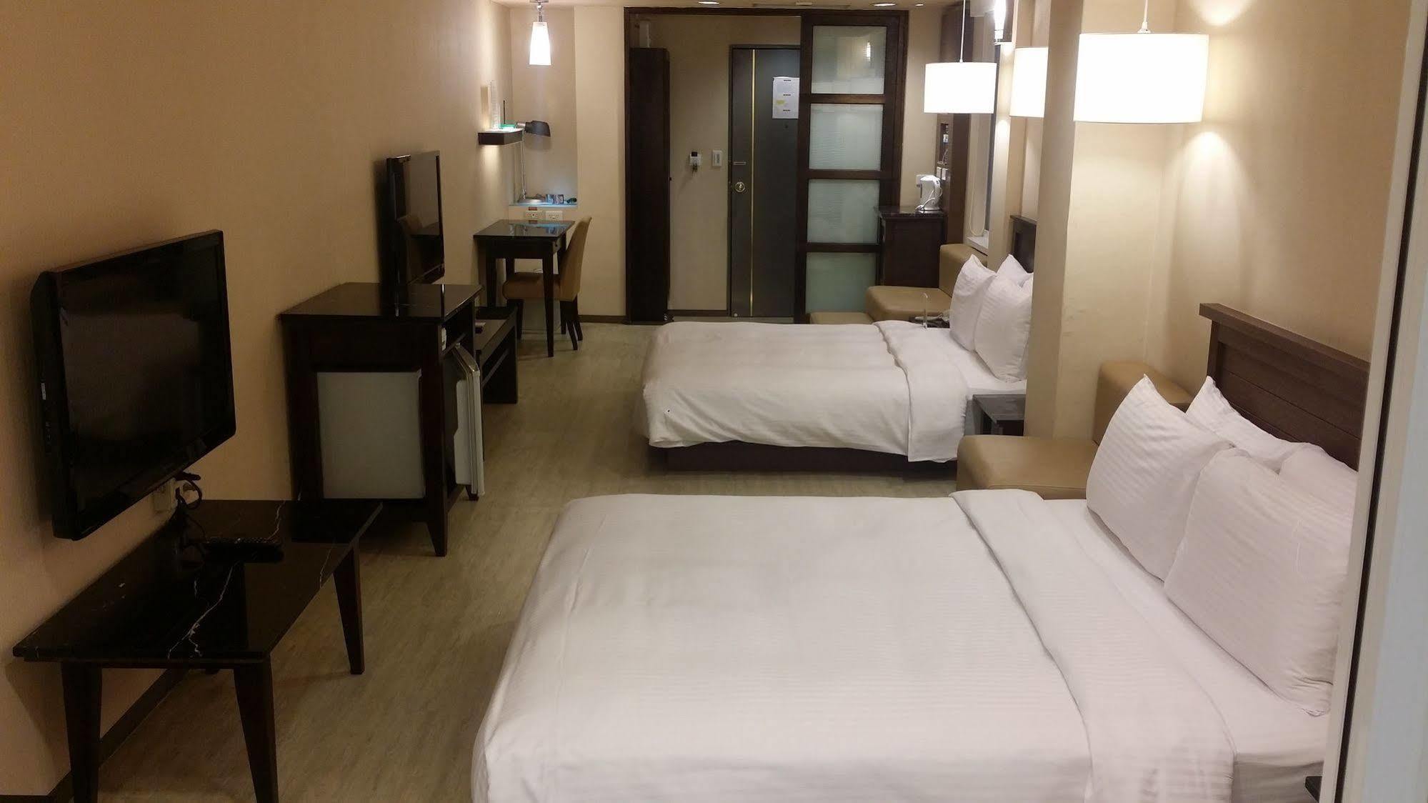 Hotel Kindness Xin Jue Jiang Kaohsiung Exterior foto